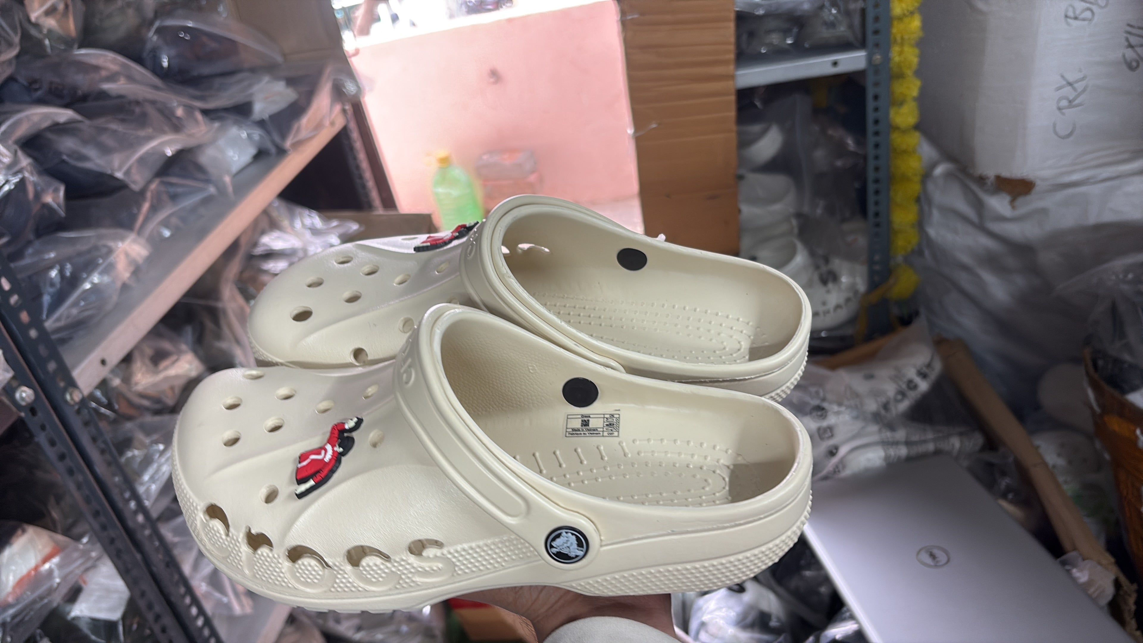 Crocs classic baya clogs (beige)