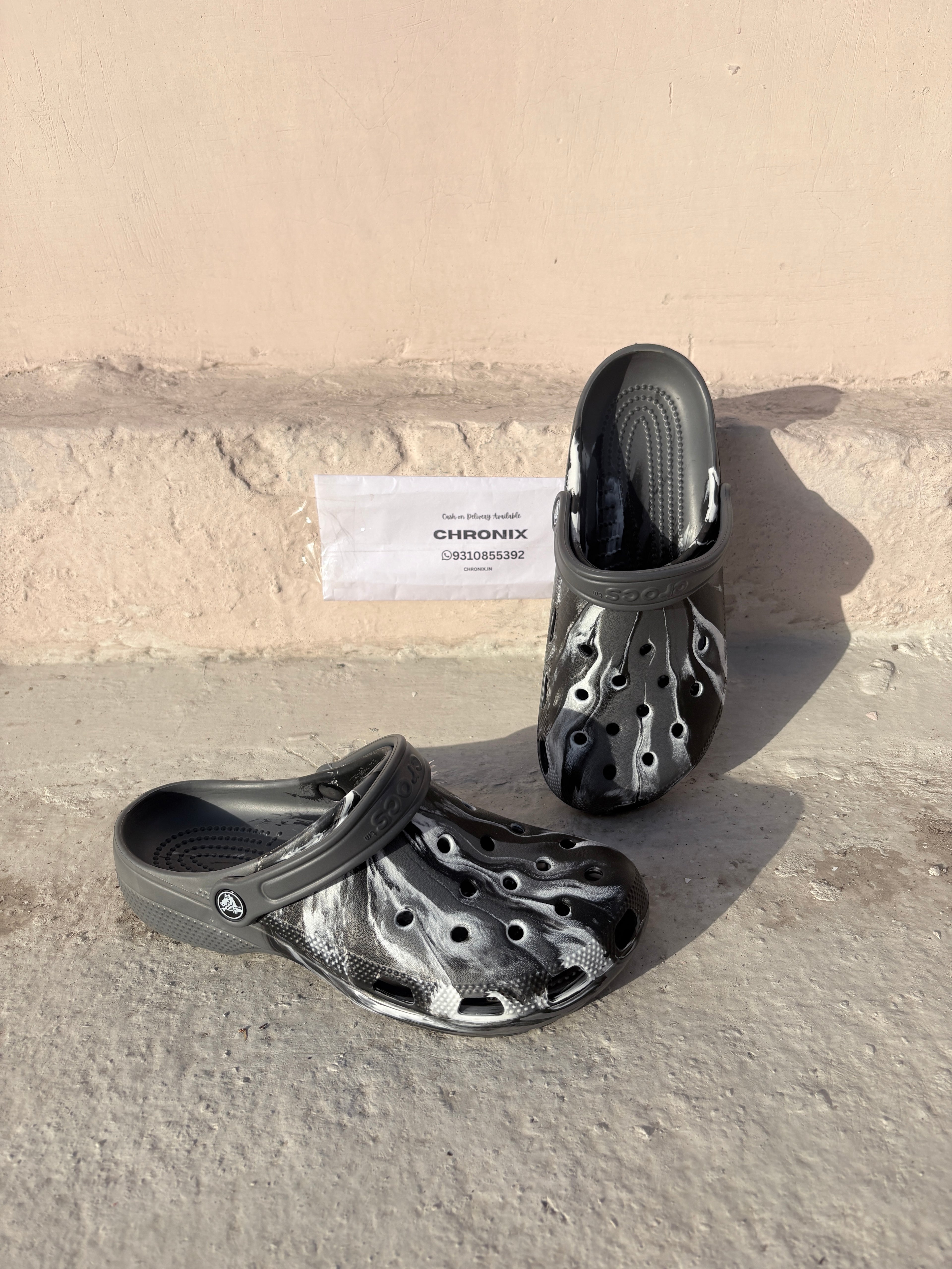 Crocs Classic clogs (Black & Ash Marble)