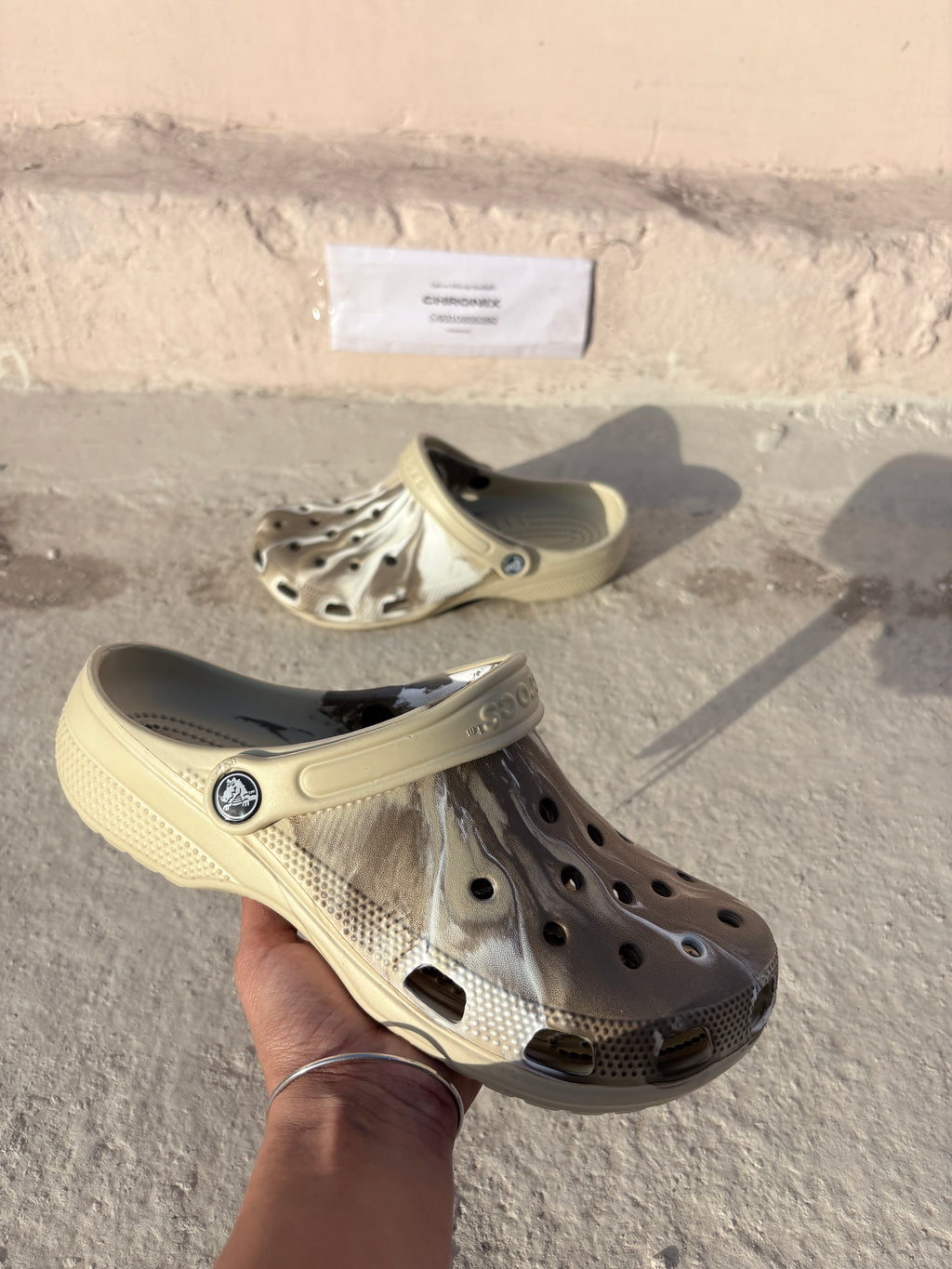 Crocs Classic clogs (Beige Golden Dune)