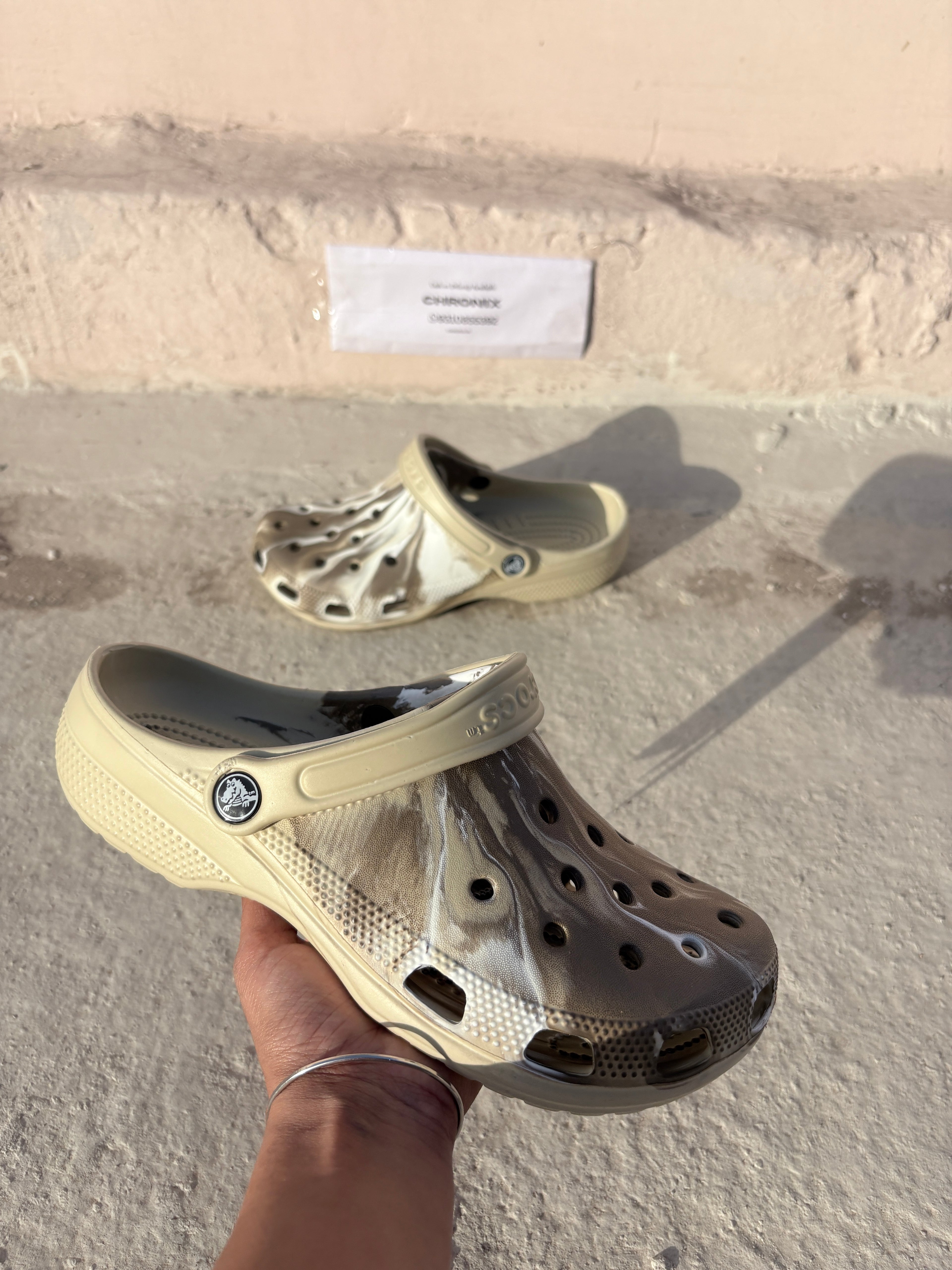 Crocs Classic clogs (Beige Golden Dune)