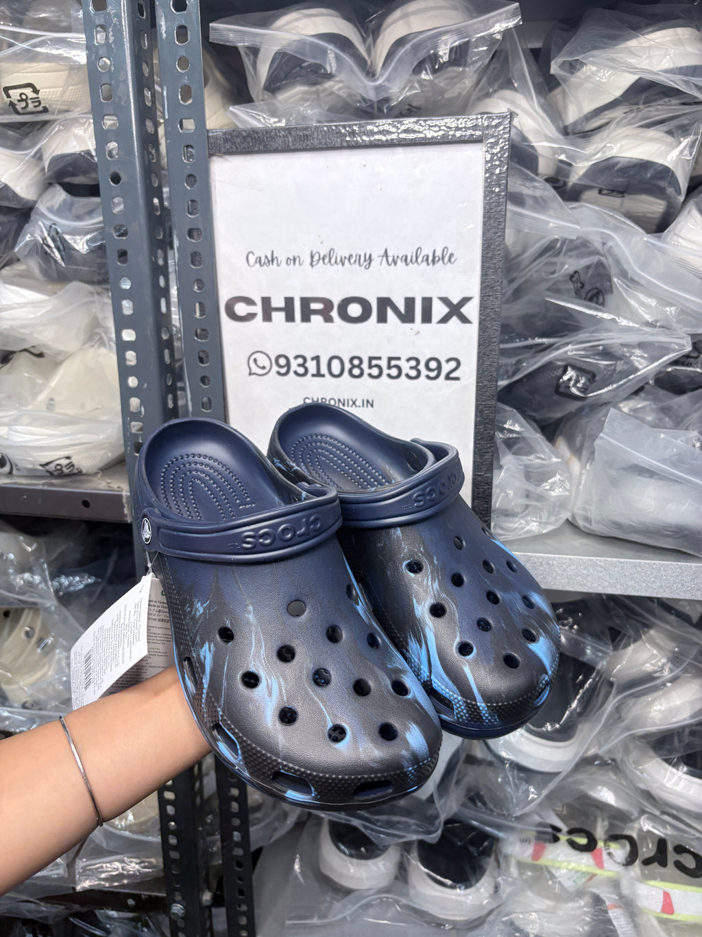 Crocs Classic clogs (Printed Dark Blue)