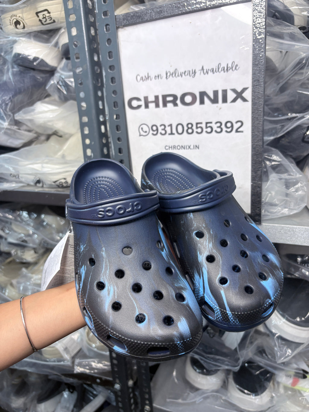 Crocs Classic clogs (Printed Dark Blue)