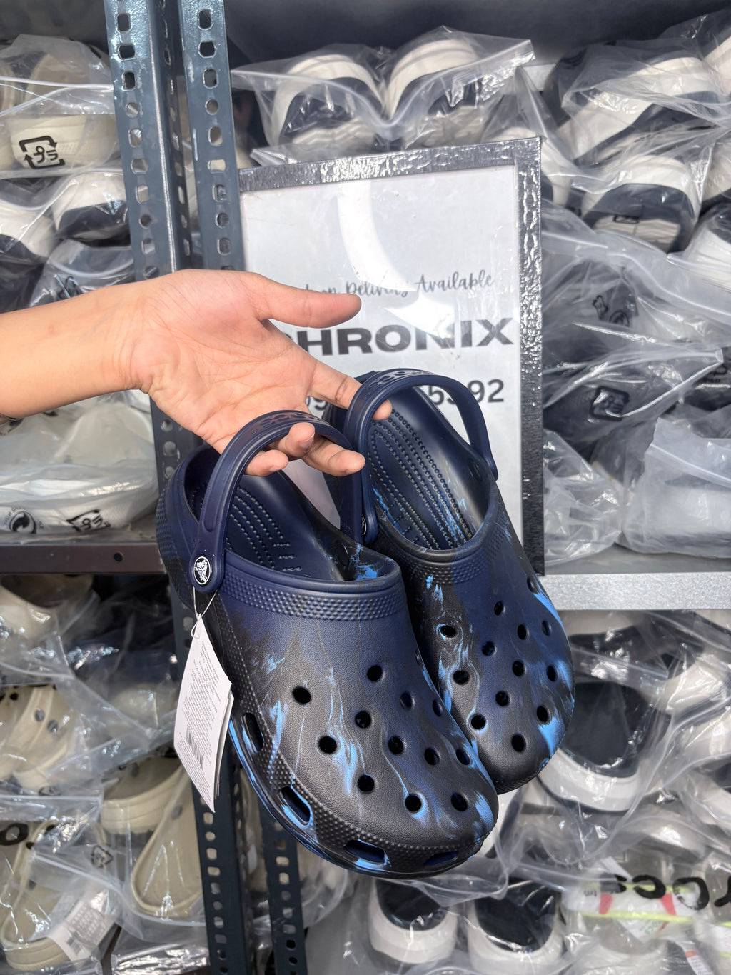 Crocs Classic clogs (Printed Dark Blue)