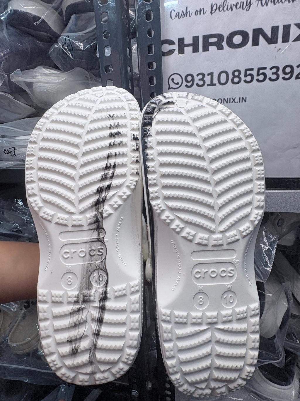 Crocs Classic clogs (Printed Black/White)