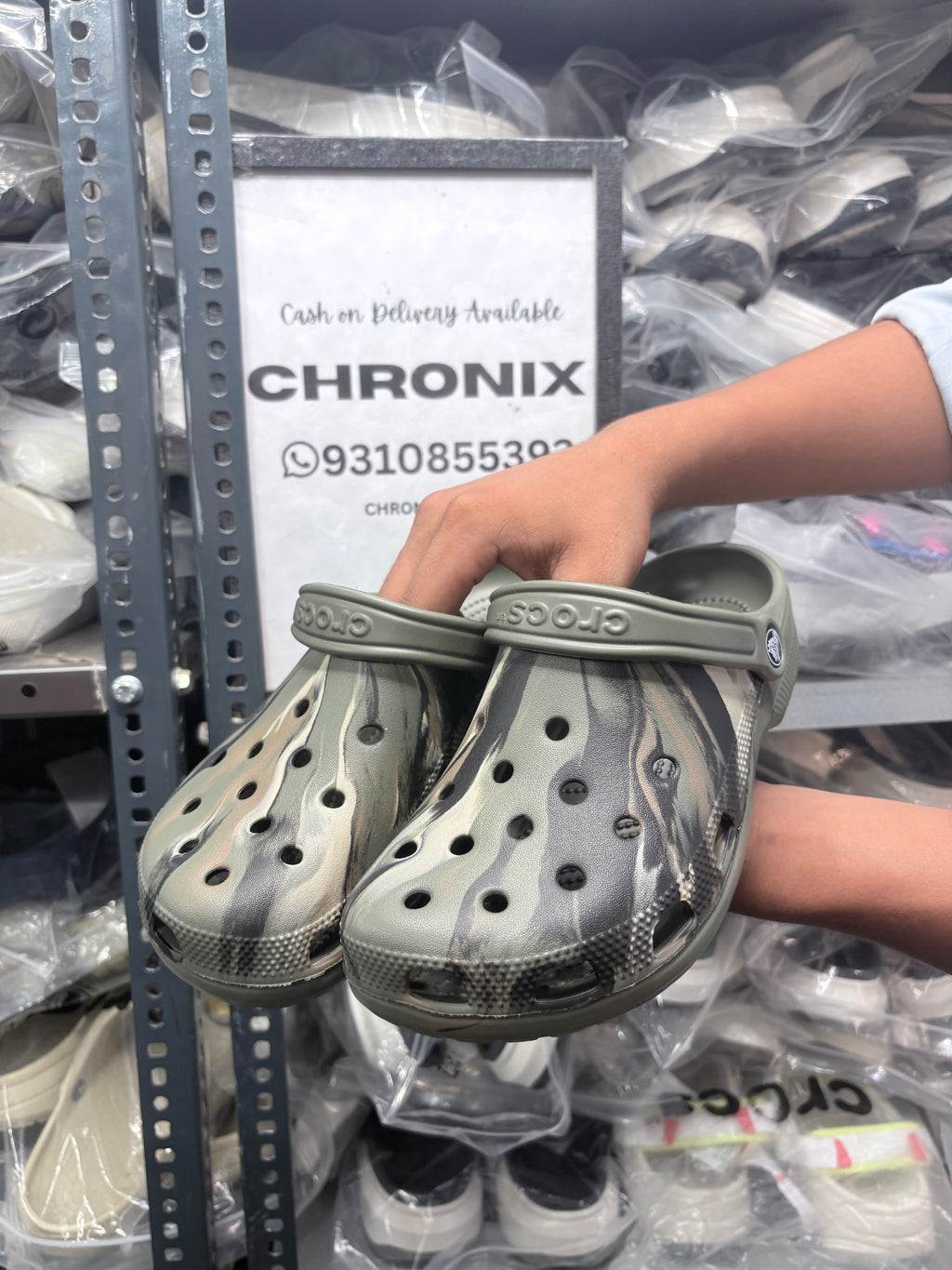 Crocs Classic clogs (Printed Army Green)
