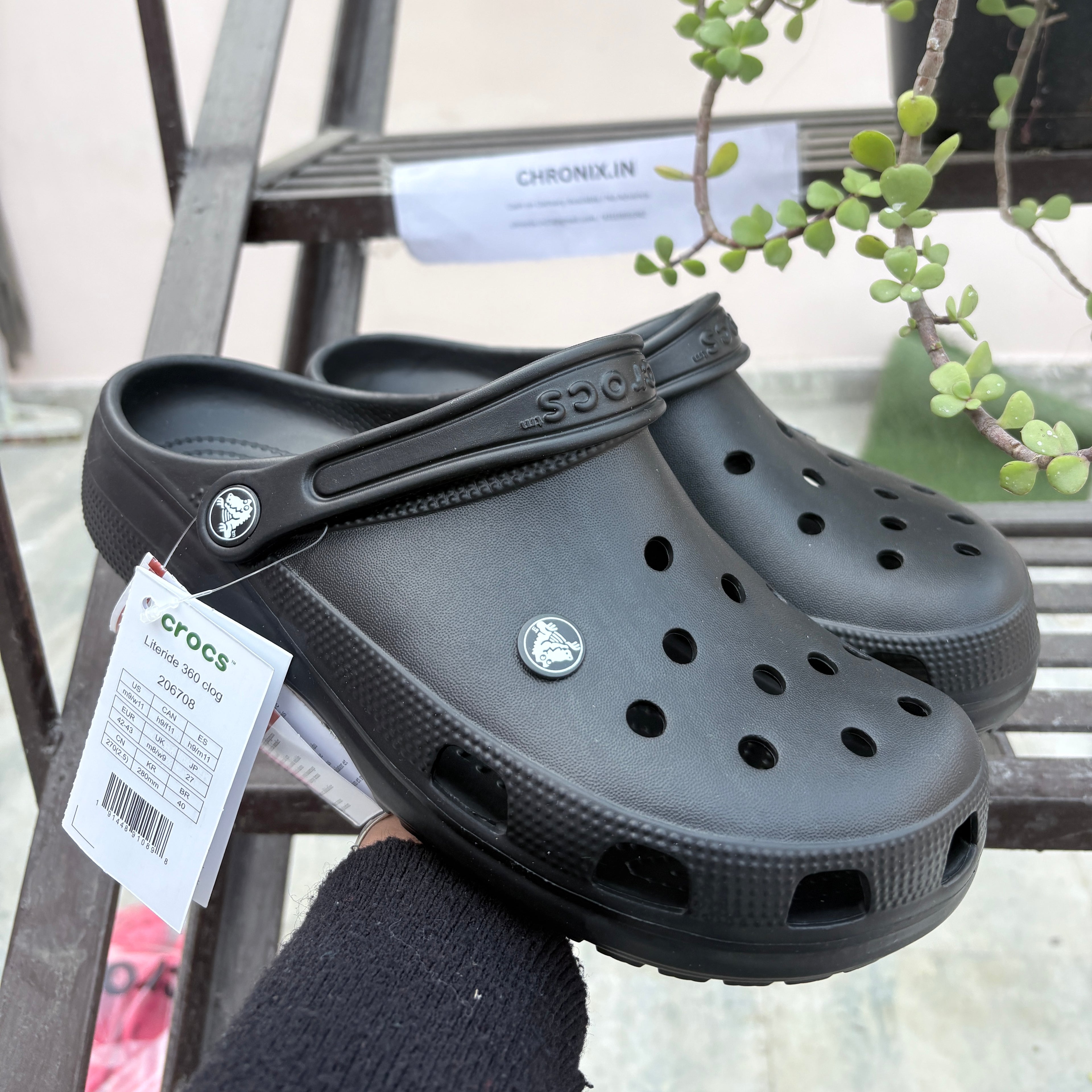 Crocs Classic Clogs (Black)