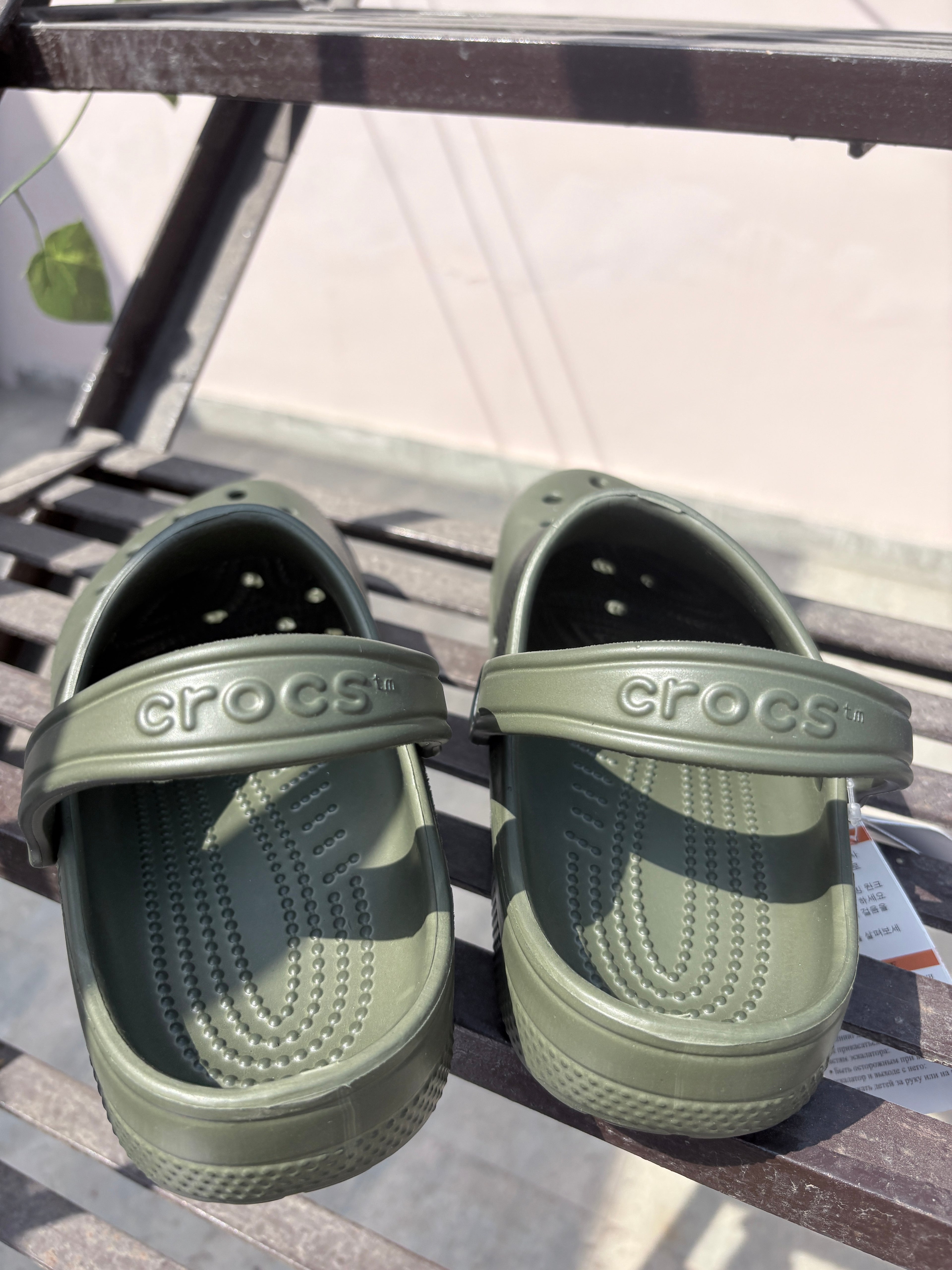 Crocs Classic Clogs (Army Green)