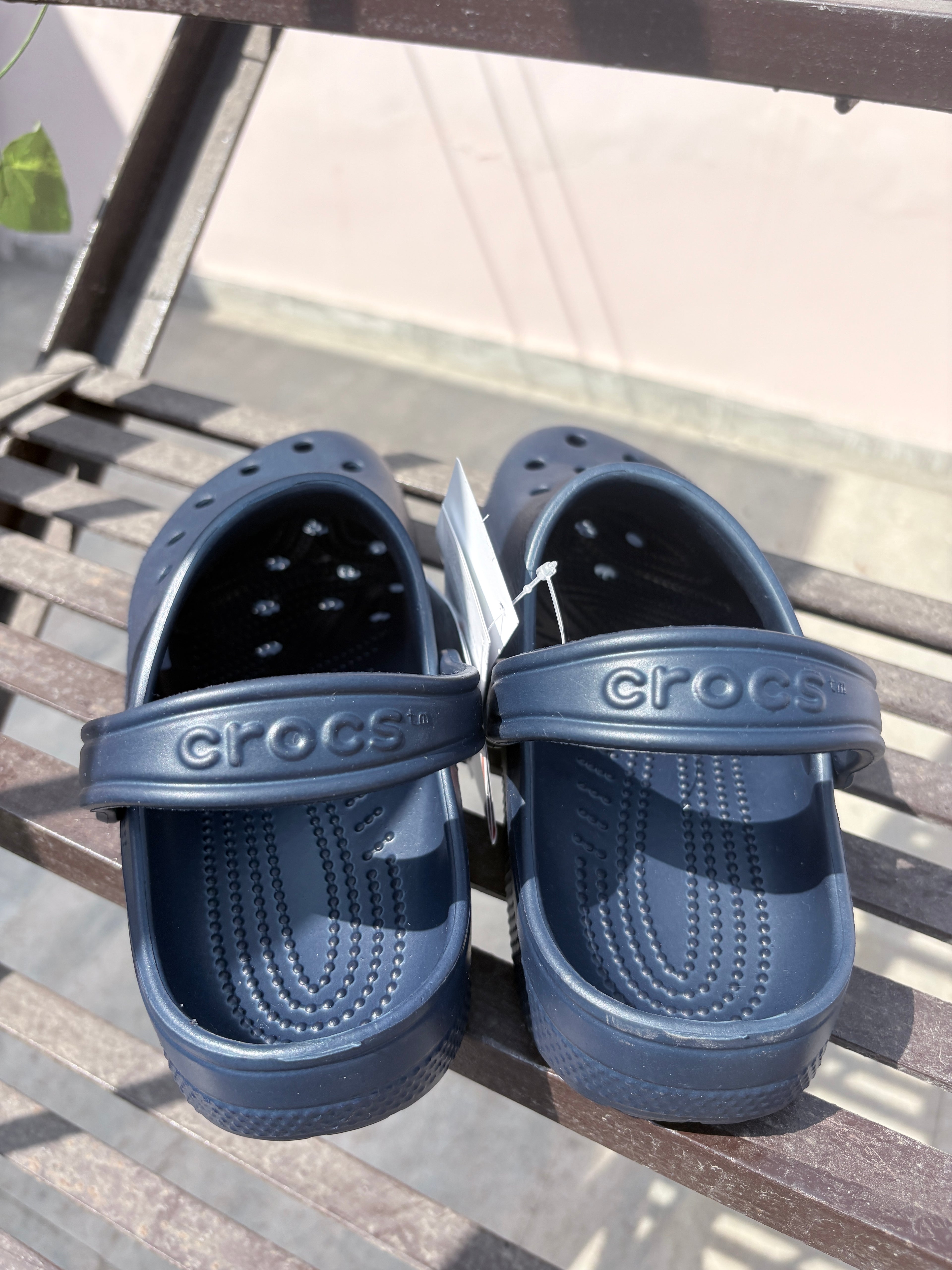 Crocs Classic Clogs (Navy Blue)