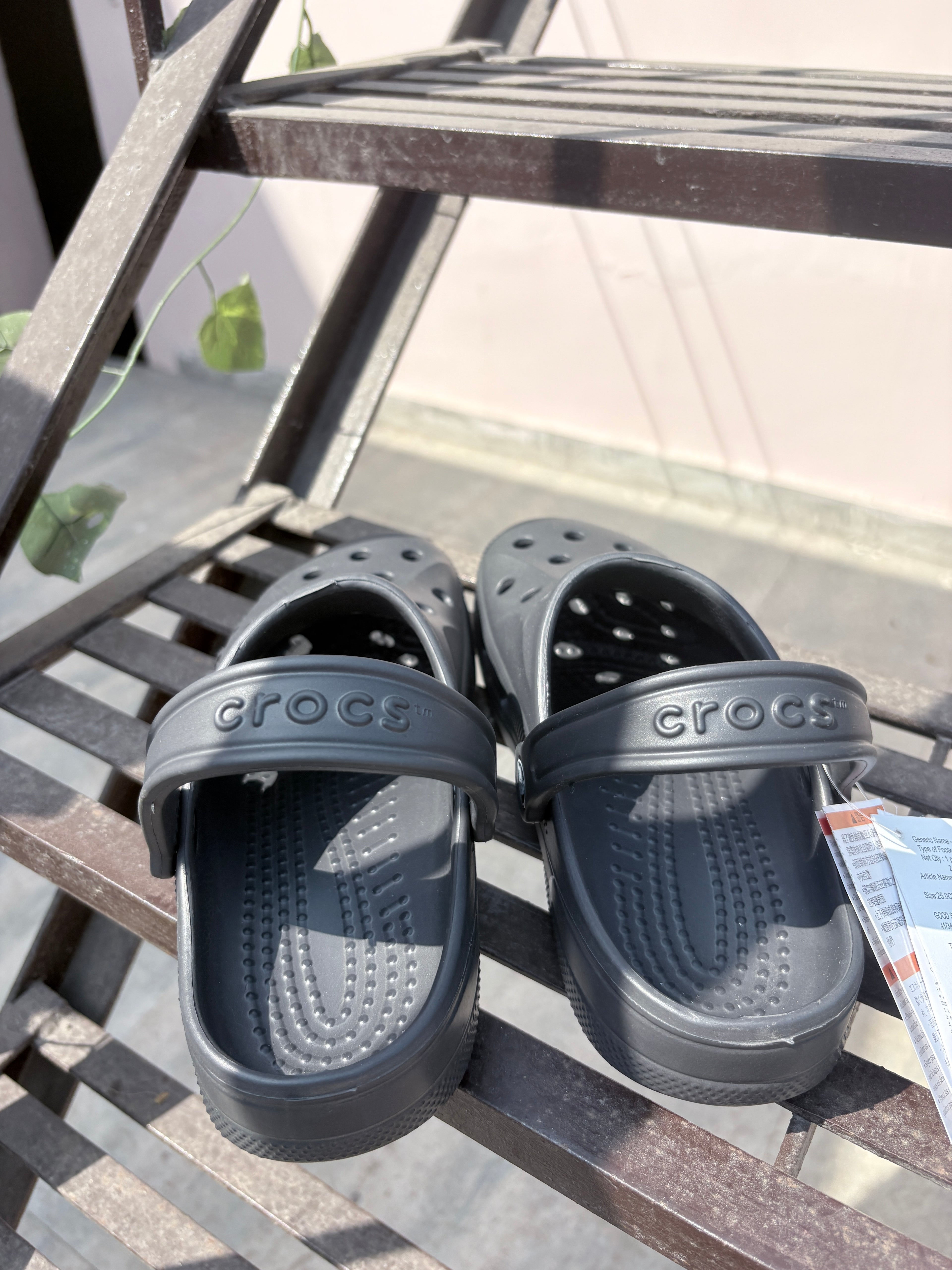 Crocs Classic Baya clogs (Dark Grey)