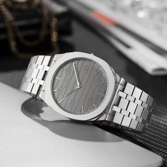 Gucci 25HSlim Black Dial