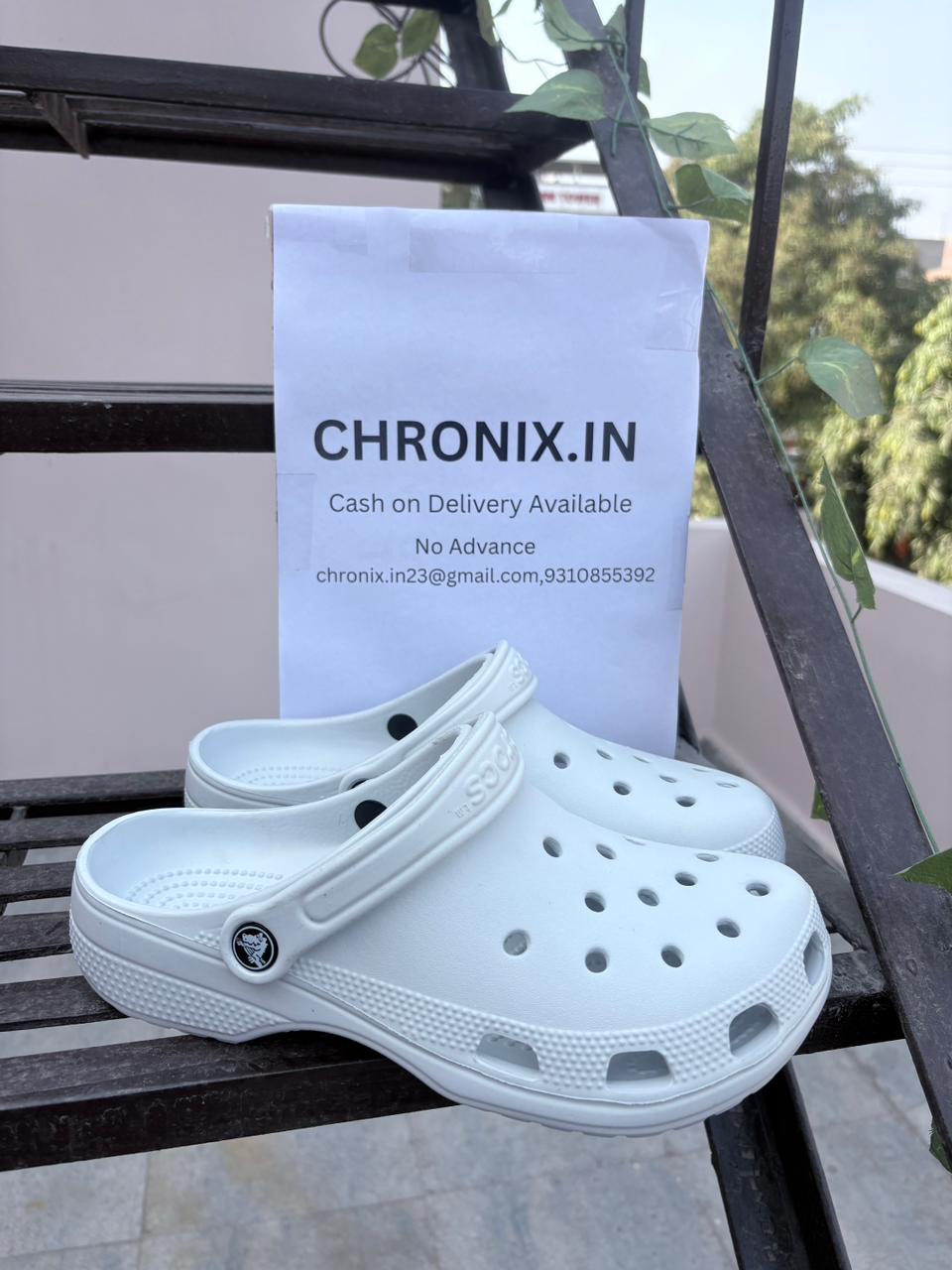 Crocs Classic Clogs (Light Grey)