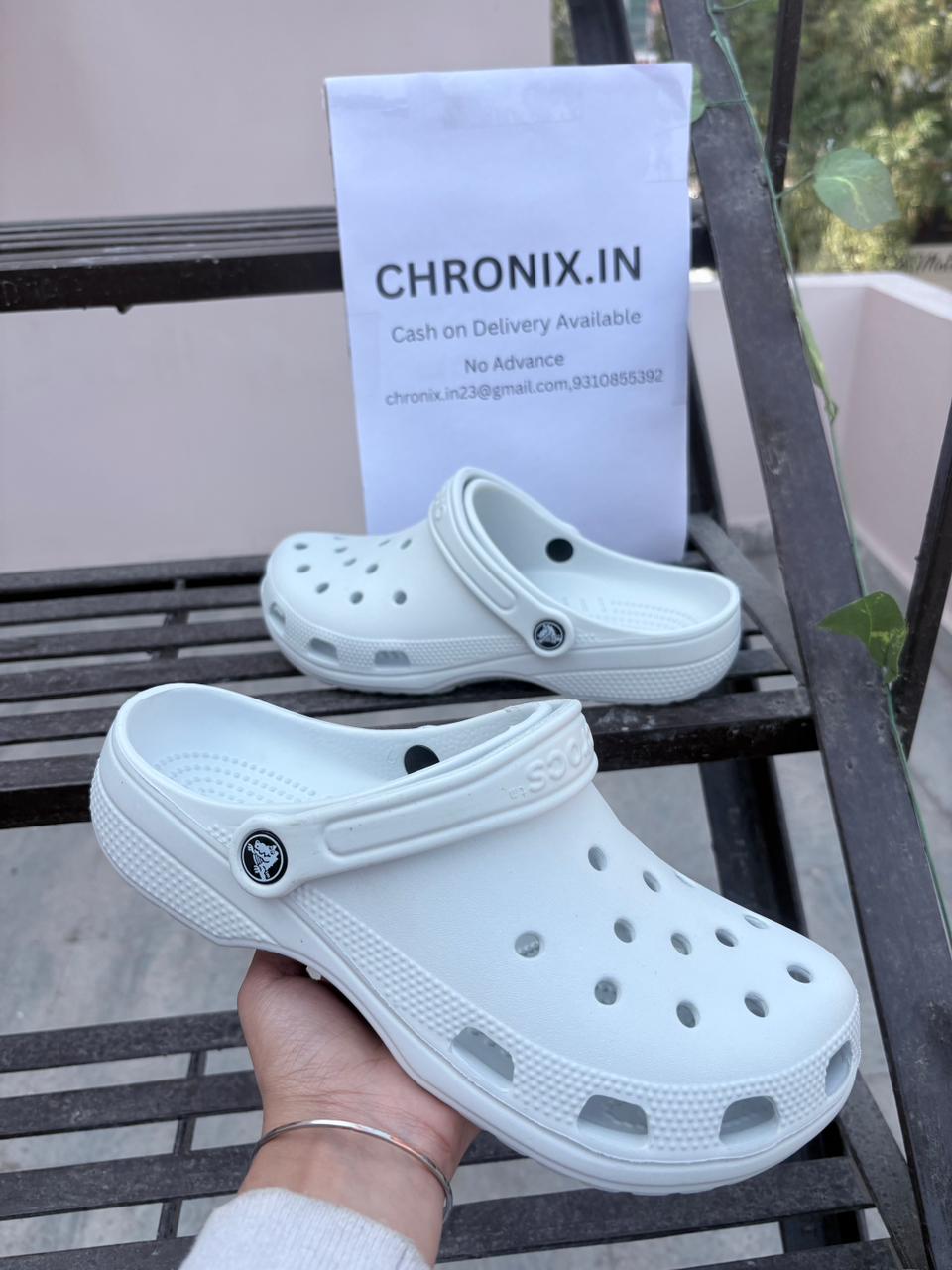 Crocs Classic Clogs (Light Grey)