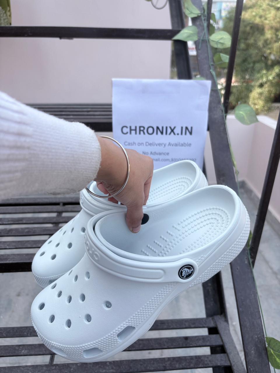 Crocs Classic Clogs (Light Grey)