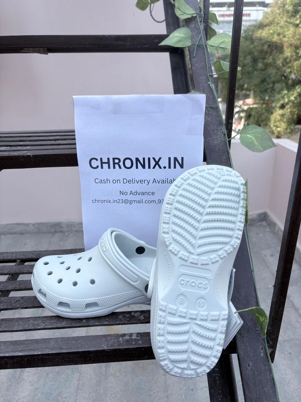 Crocs Classic Clogs (Light Grey)